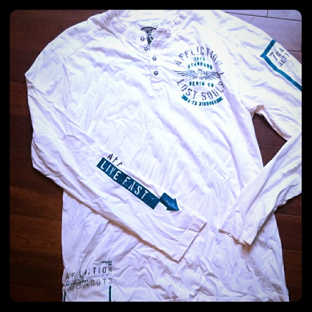 Long sleeve t-shirt